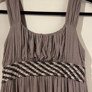 Soprano gray summer dress, size medium and in good condition.